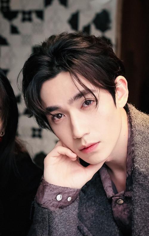 眉眼宽的男明星,魅力四溢的男明星风采